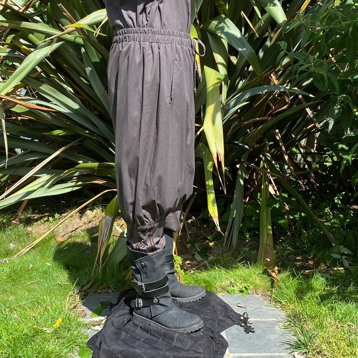 roleplay trousers in grey cotton with braiding for LARP.