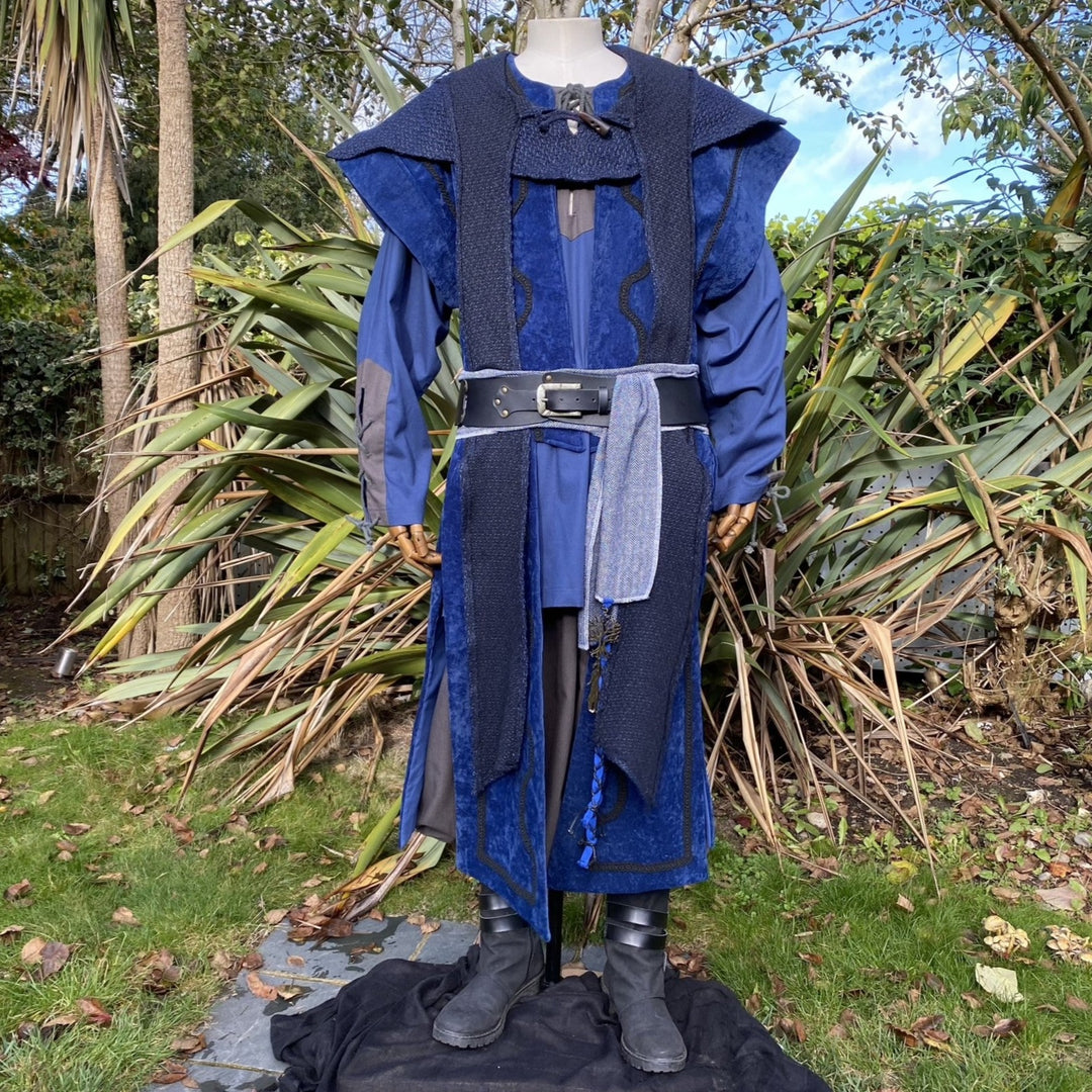 Blue medieval LARP set with belt, front.