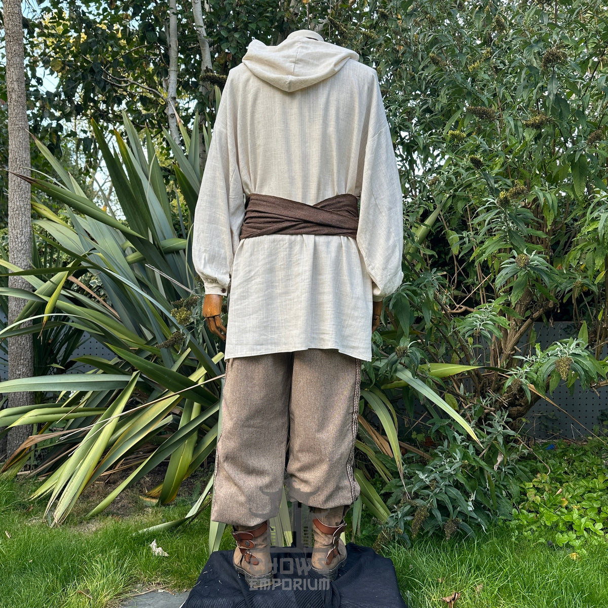 Hooded medieval shirt in natural cotton and linen, back view.