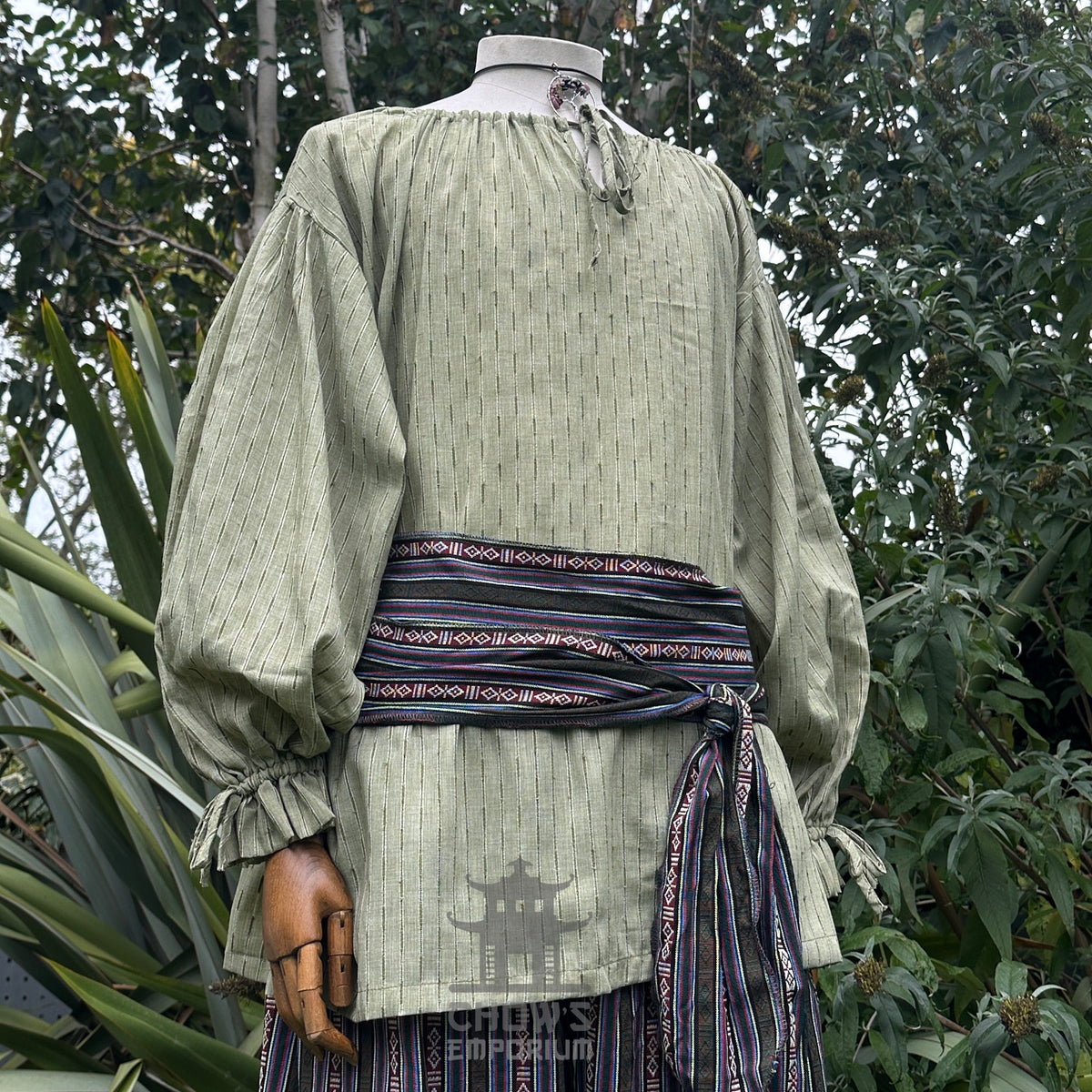 medieval shirt in green cotton with round neck for fantasy costume.