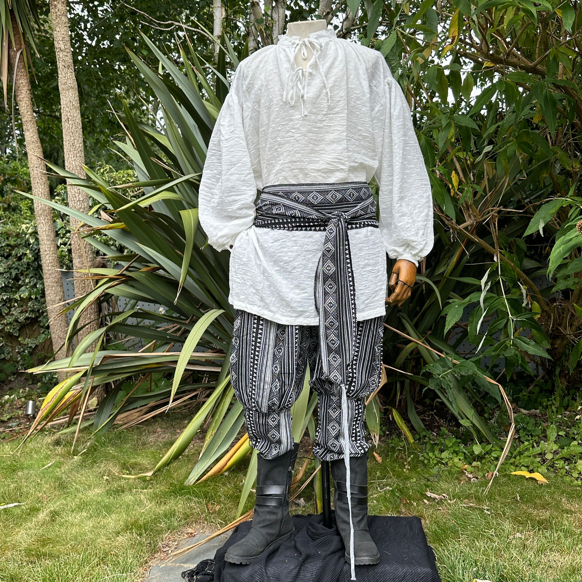 breathable textured white medieval shirt for cosplay and LARP.