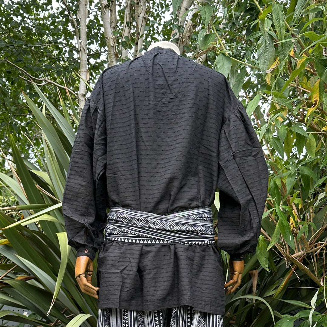 Black textured medieval shirt in cotton and linen, rear view, for LARP.