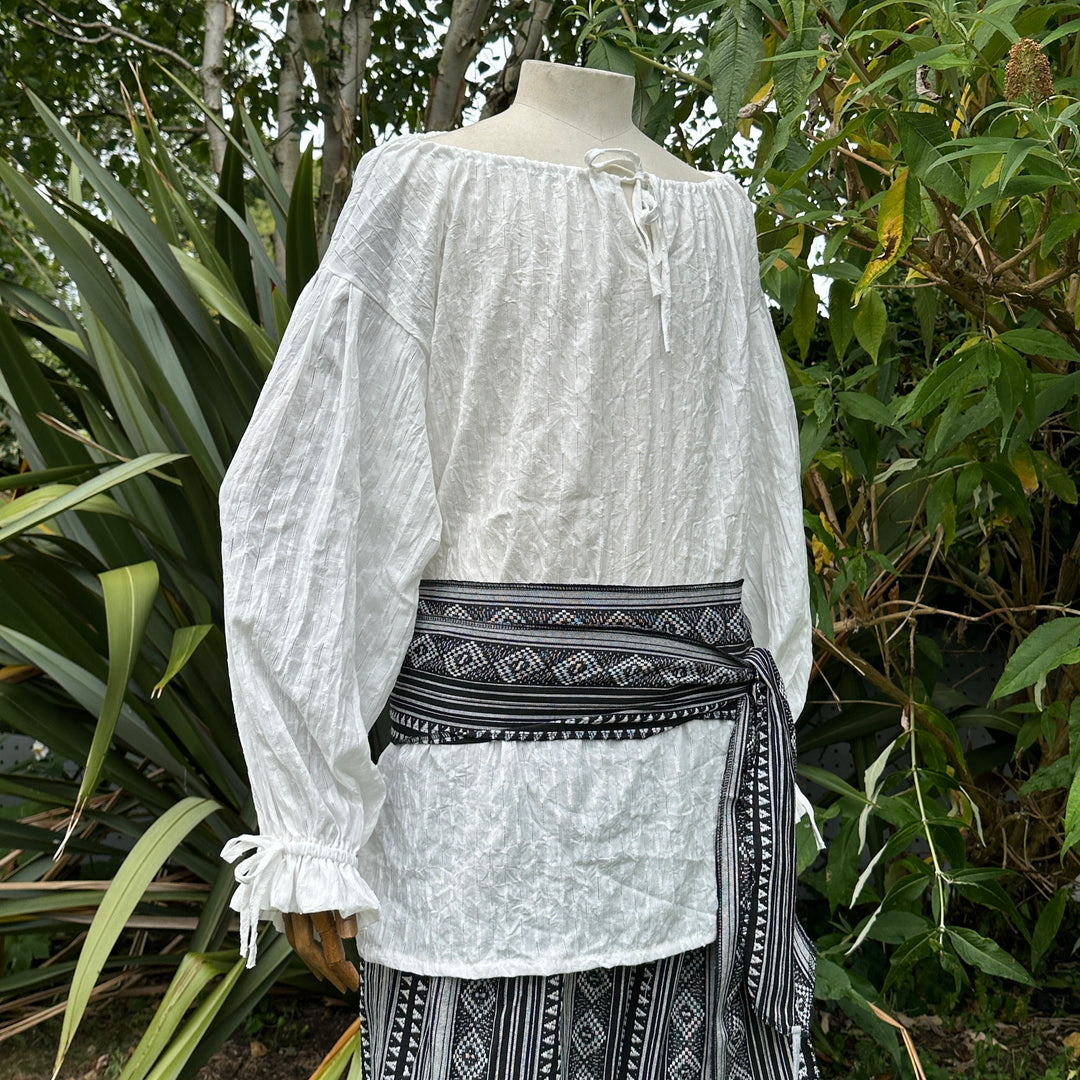 medieval shirt cotton white round neck for fantasy costume.