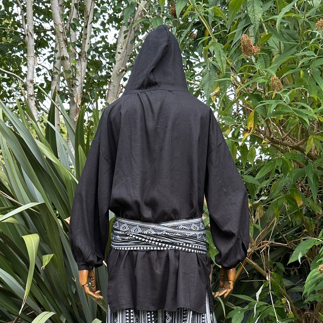 hooded medieval shirt in black.