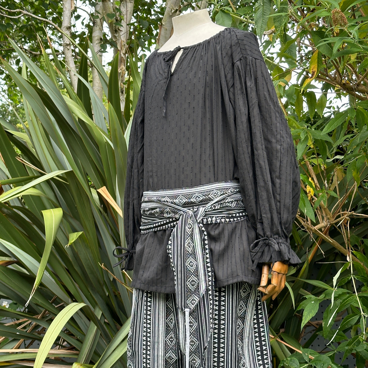 cotton medieval round-neck shirt in black for fantasy costume.