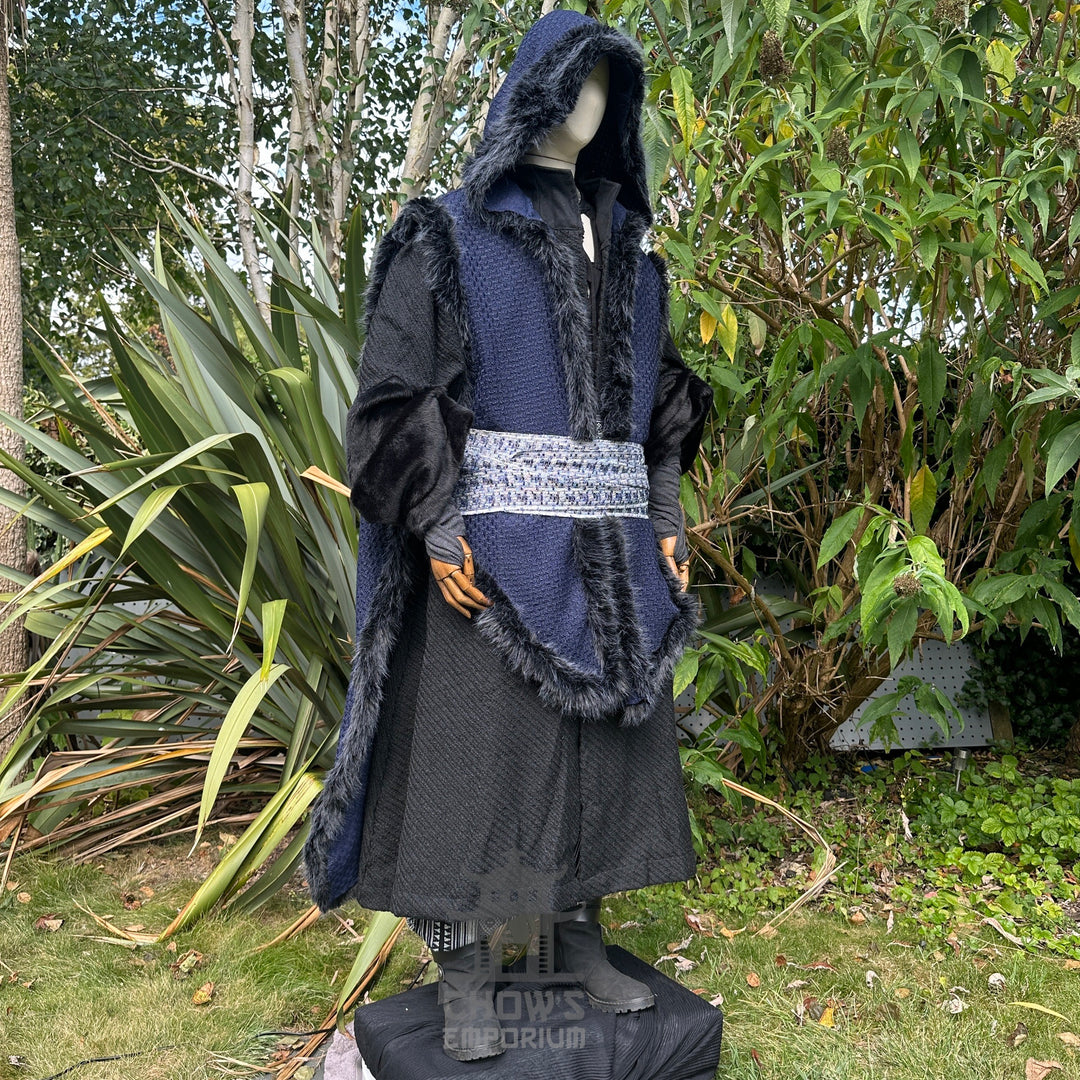Mannequin in LARP warlock costume, front view with fur-trimmed hood and sash.