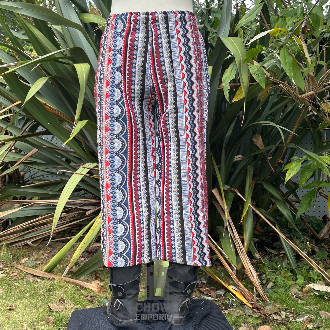 Nordic zigzag cotton medieval pants, red and blue stripes angle.