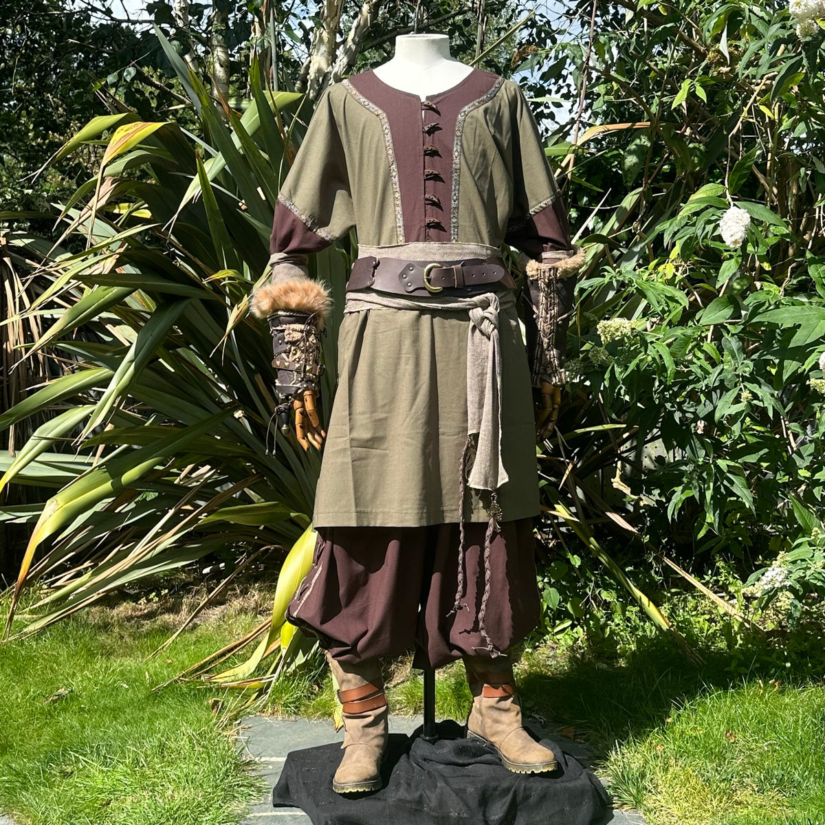 Mannequin displays medieval LARP outfit with fur-trimmed vambraces.