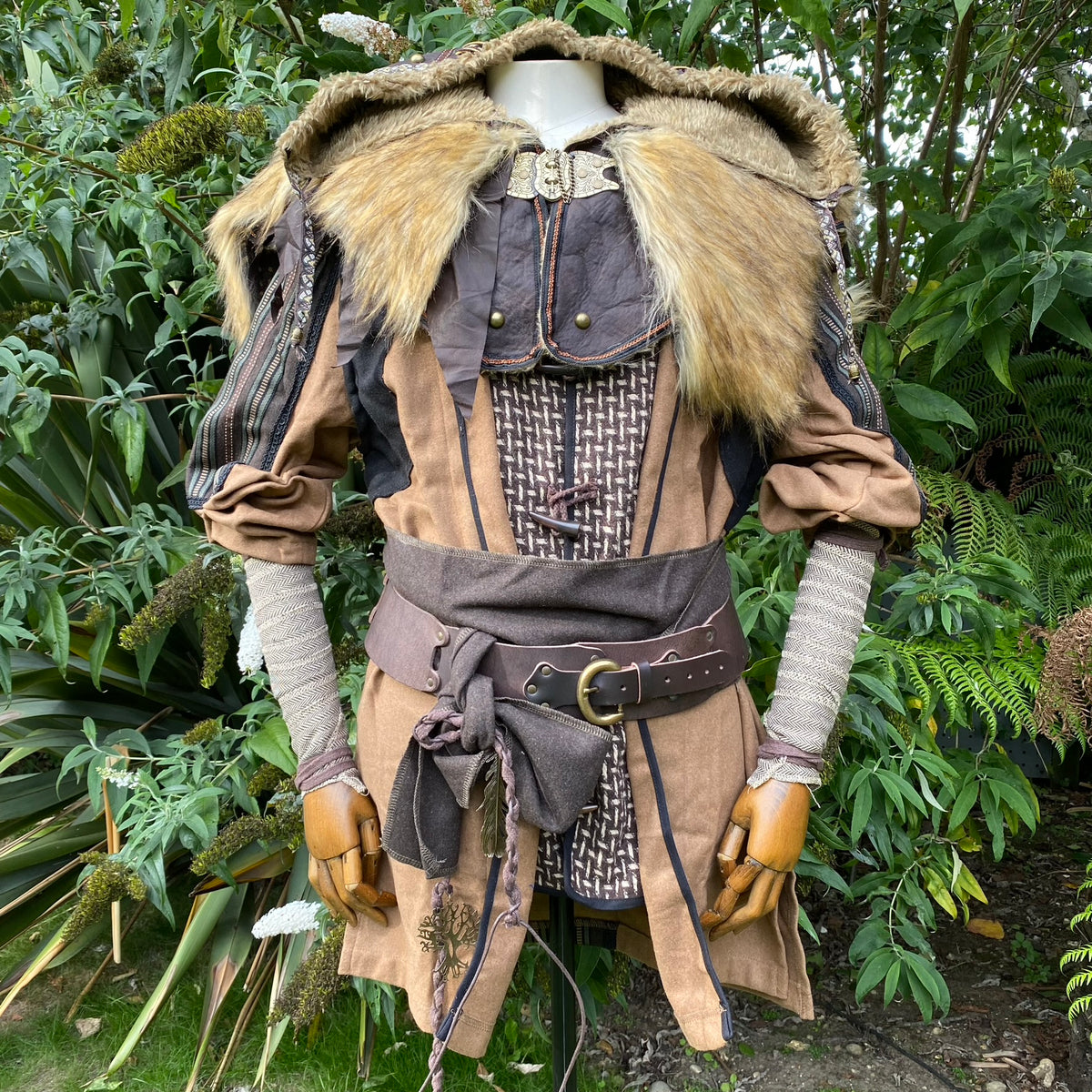 LARP medieval wrap set with fur trim, front view.