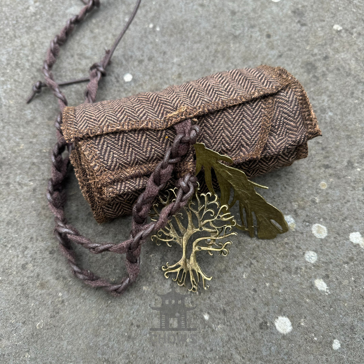 Brown herringbone wool wrap set with charm, ideal for medieval LARP.