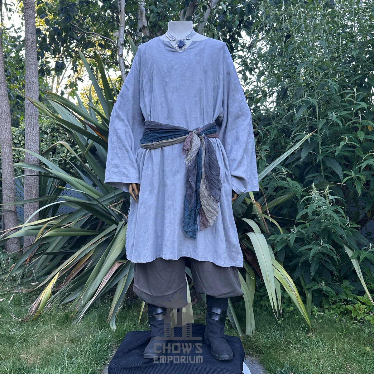 medieval tunic in grey textured cotton for fantasy costume.