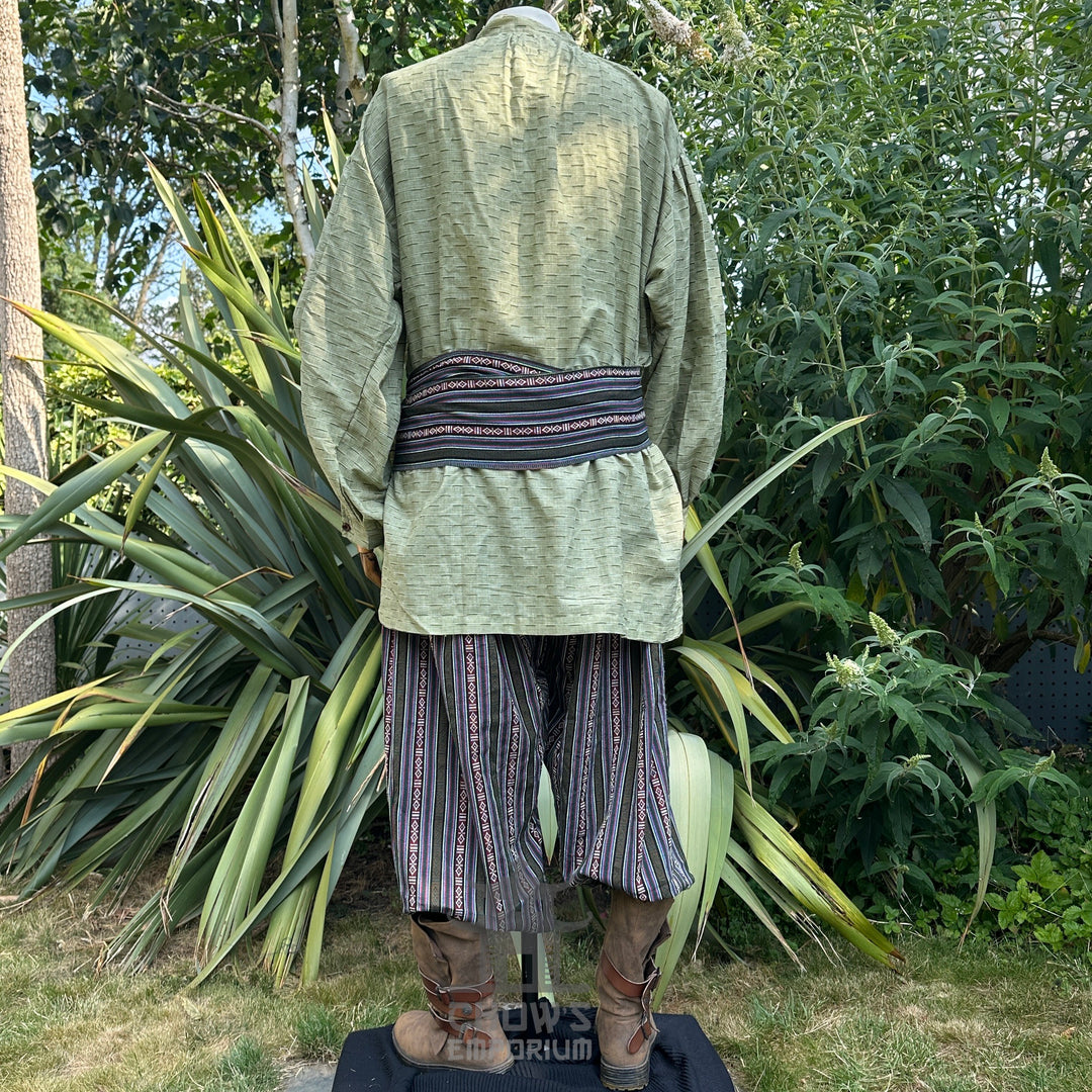 Medieval green textured shirt in cotton and linen, rear view, for LARP events.