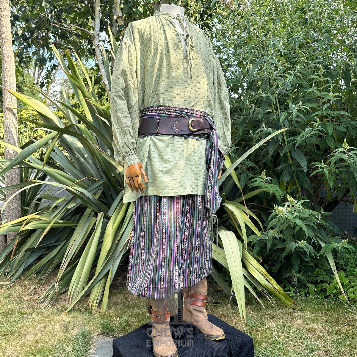 breathable textured green medieval shirt for cosplay and LARP.