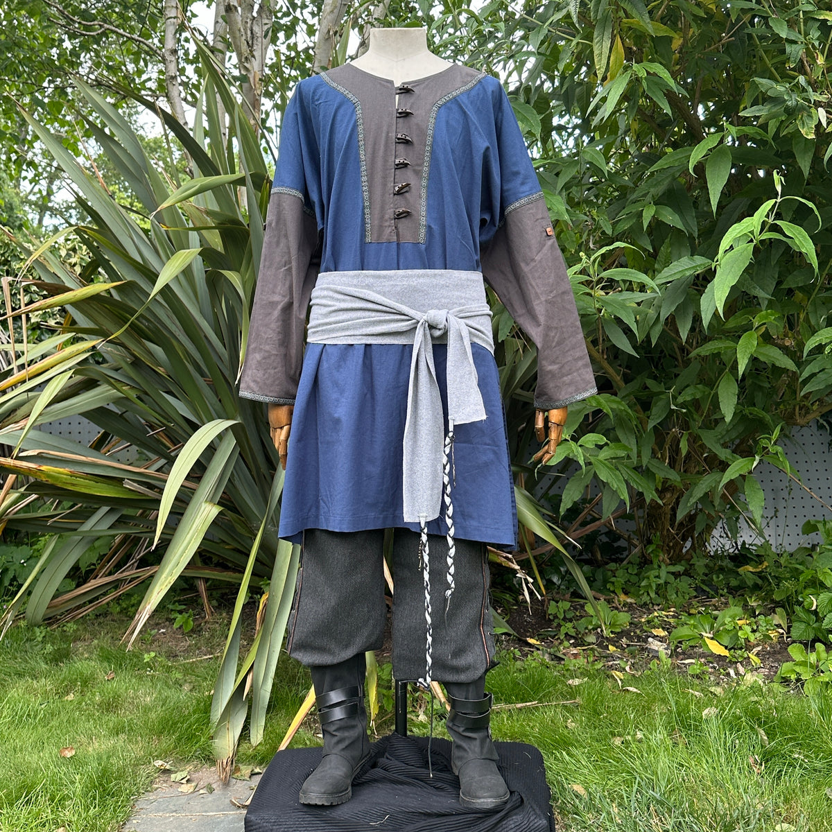 Blue medieval LARP tunic with grey sash, wooden buttons.