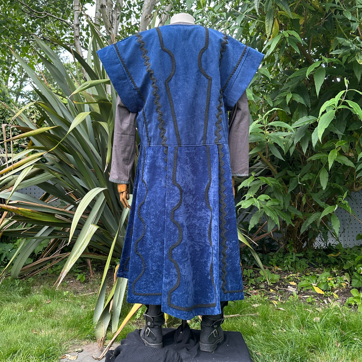 Medieval blue velvet tunic, back view, zigzag trim.