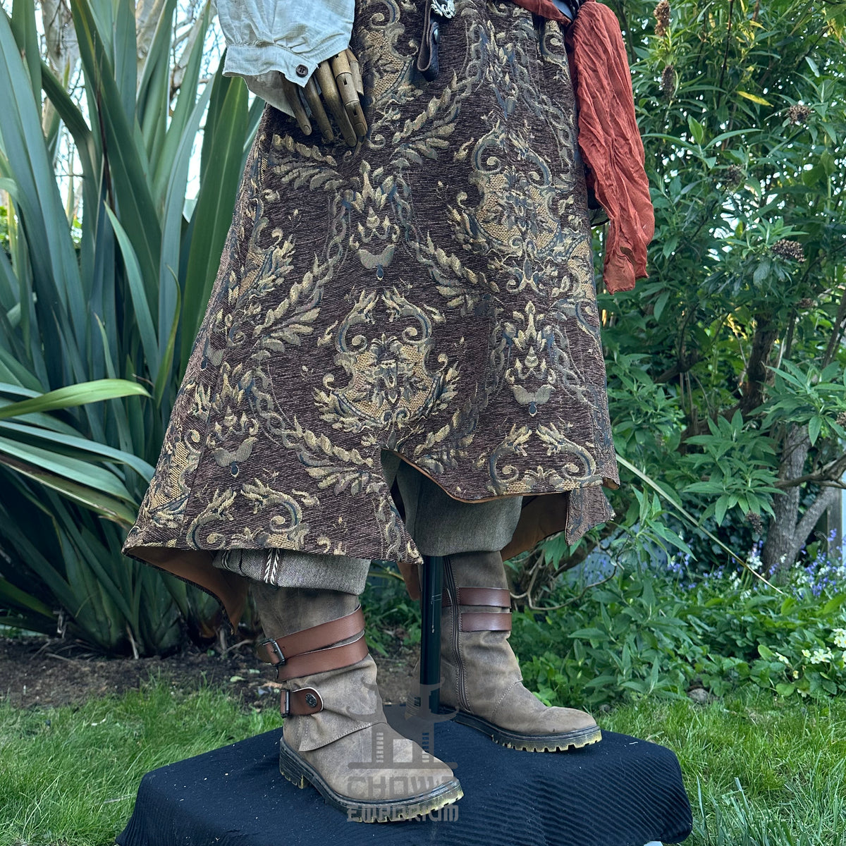 Captain Goldthorn Set, 4+ pieces, Brown &amp; Gold (Waistcoat, Shirt, Sash &amp; Necklace)