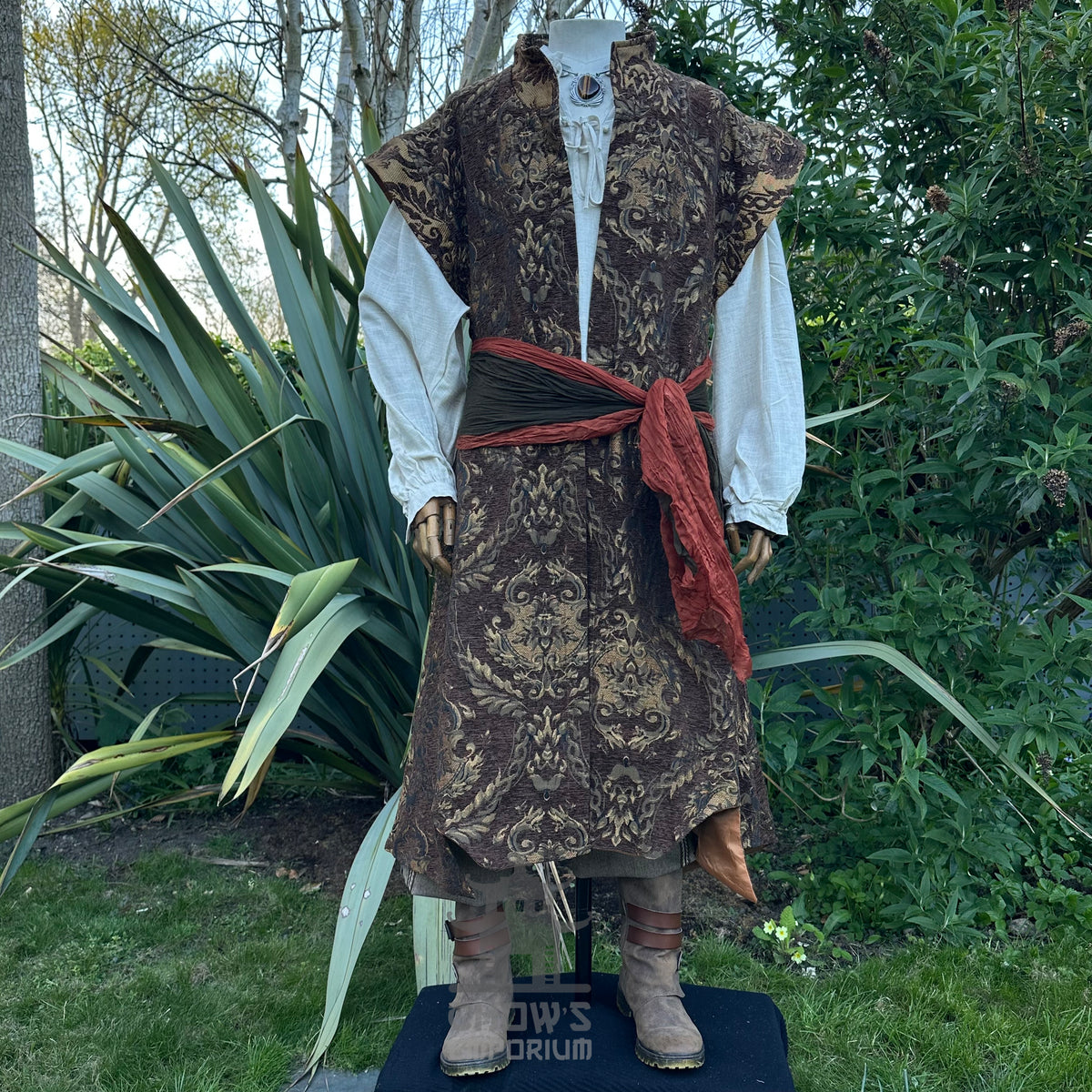Captain Goldthorn Set, 4+ pieces, Brown &amp; Gold (Waistcoat, Shirt, Sash &amp; Necklace)