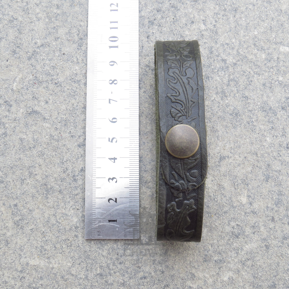 Leather tankard loop measured against a ruler at 25.5cm long