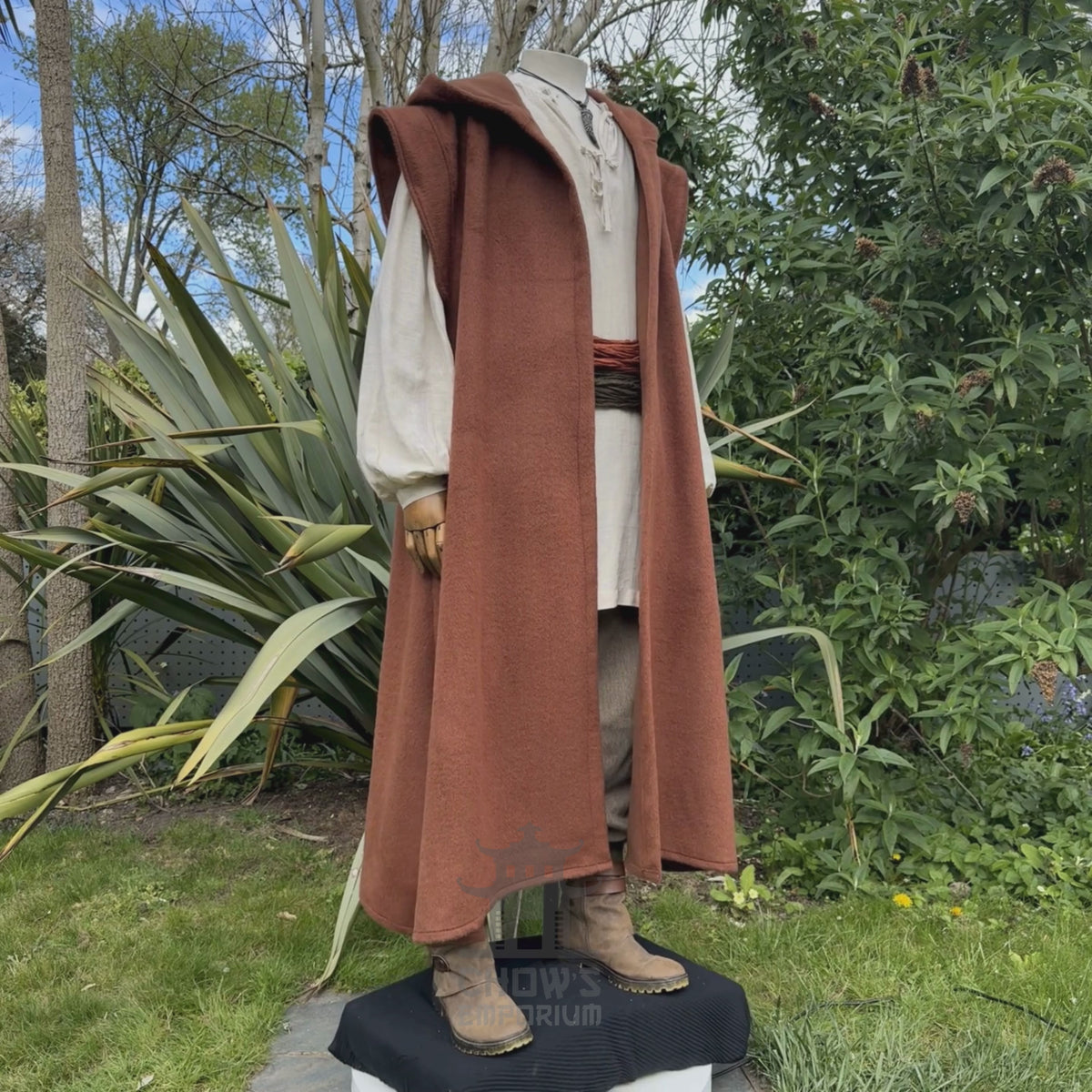 Rust Hooded Sleeveless Robe
