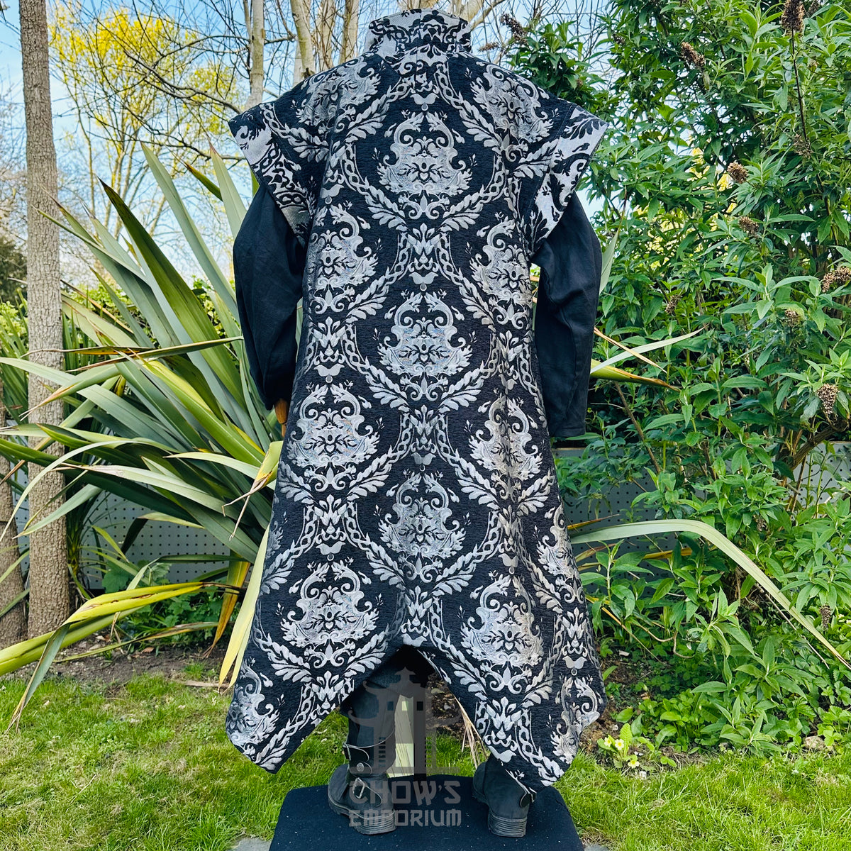 Baron Silverhart Outfit Set, 4+ pieces (Waistcoat, Tunic, Sash and Necklace)