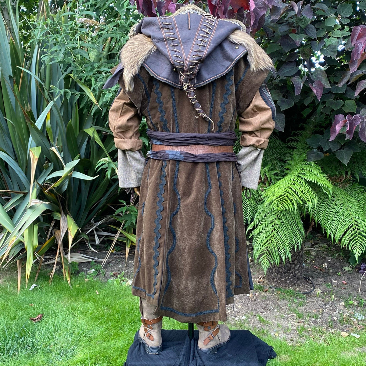 Back view of brown medieval LARP outfit with fur-trimmed hood.