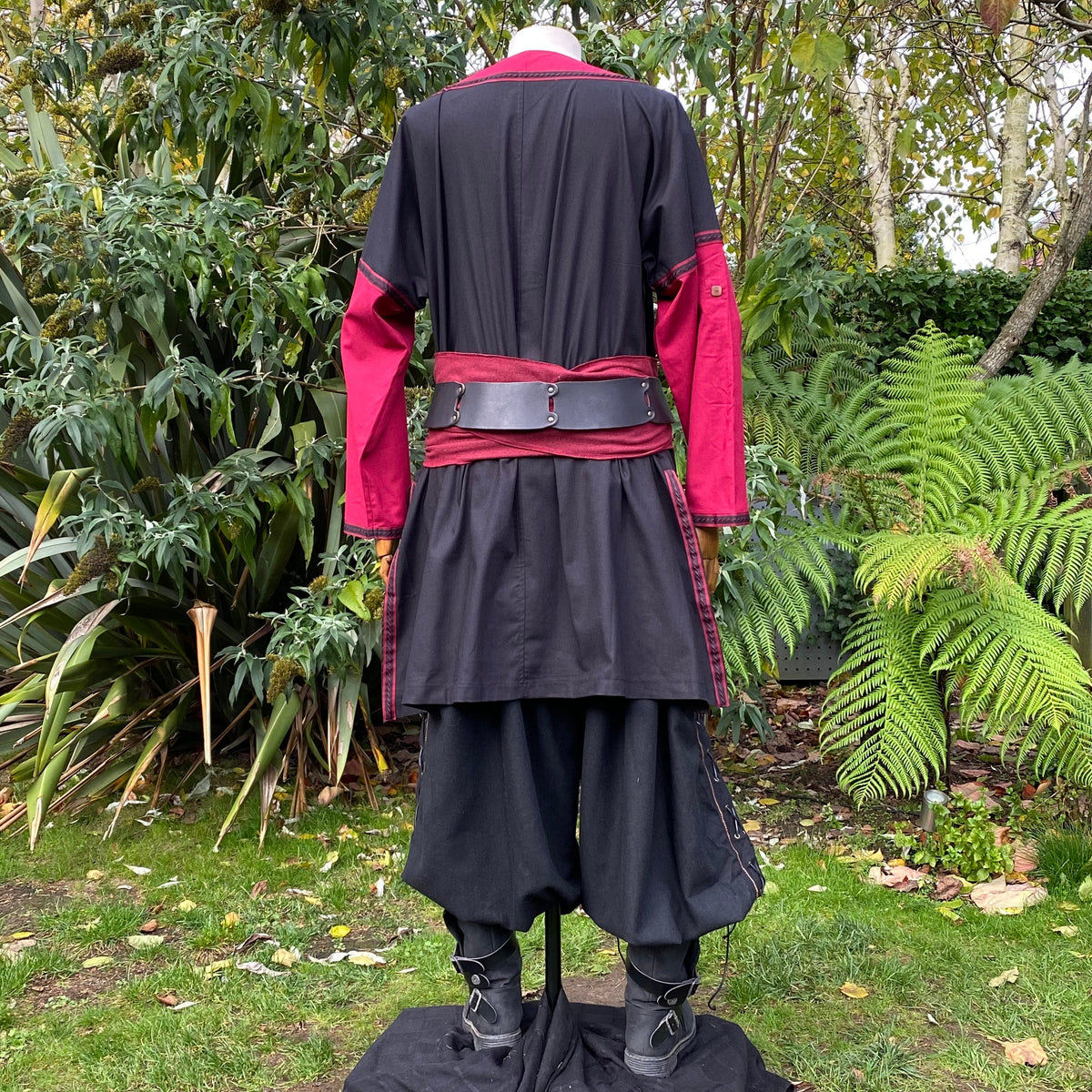 Rear view of black-red Viking LARP tunic with belt.