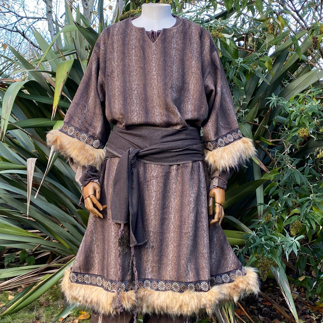 barbarian fur-trim tunic in brown for LARP.