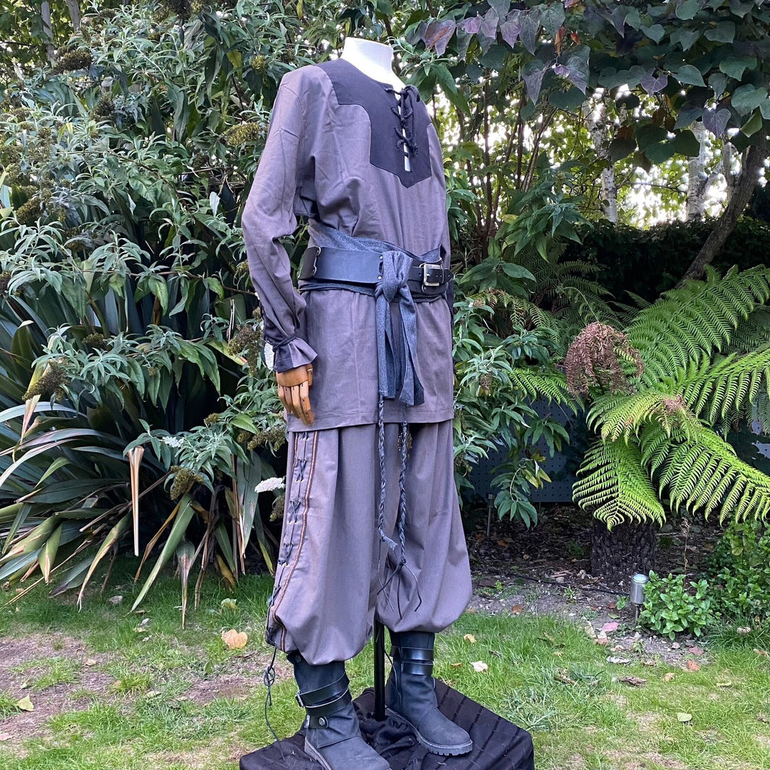 Mannequin in medieval LARP attire with cinched waist.