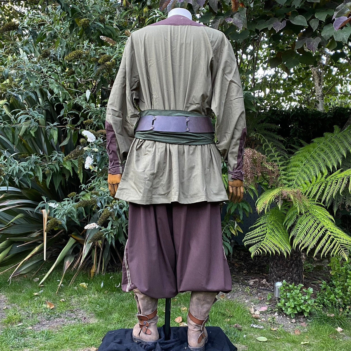 cotton Viking shirt in green and brown for cosplay and LARP.